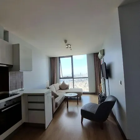 Life In The Sky On The 36th Floor With A Magnificent View İstanbul